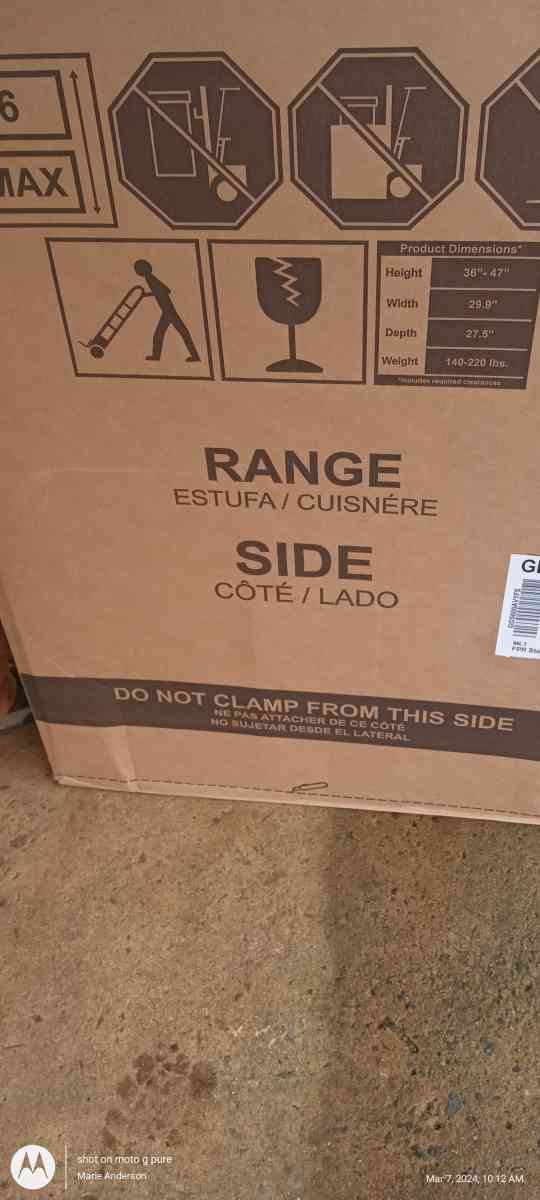 New GE stove with built in AIR fryer - Clover, South Carolina - FleaMarketBay