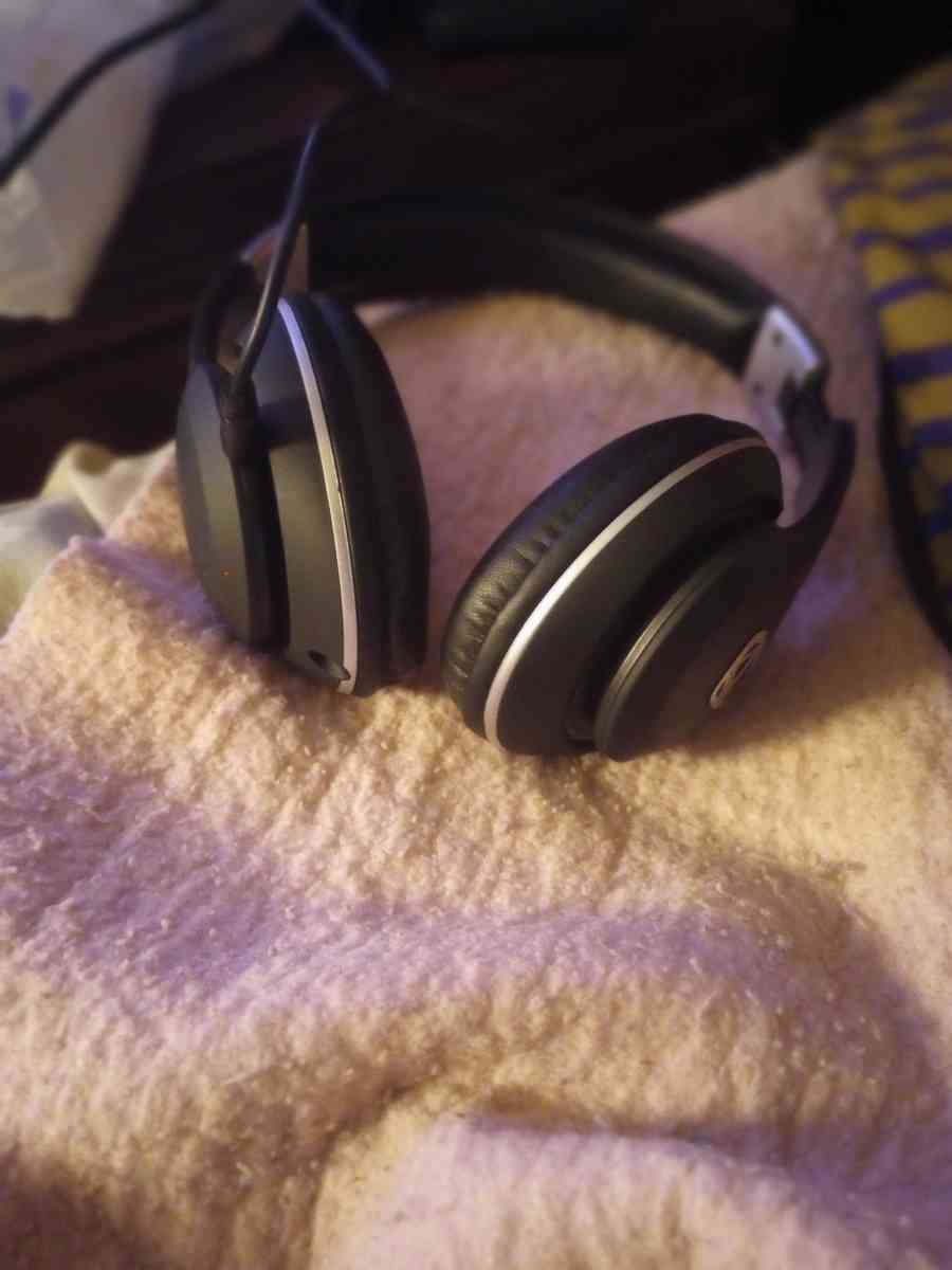 Incredible one headphones by Nick cannon - Baltimore, Maryland - FleaMarketBay