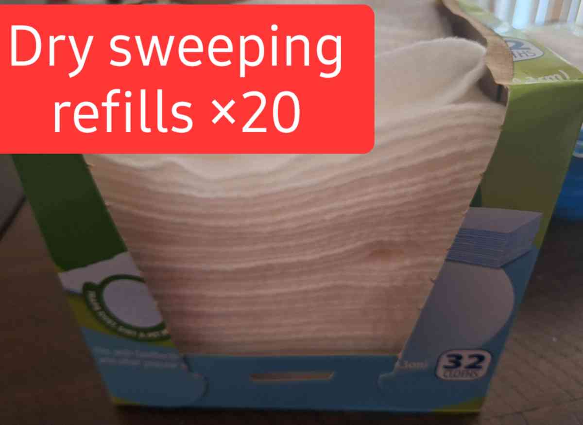 Manual Swiffer with Sweeping and Moping pads - Lincoln, Nebraska - FleaMarketBay