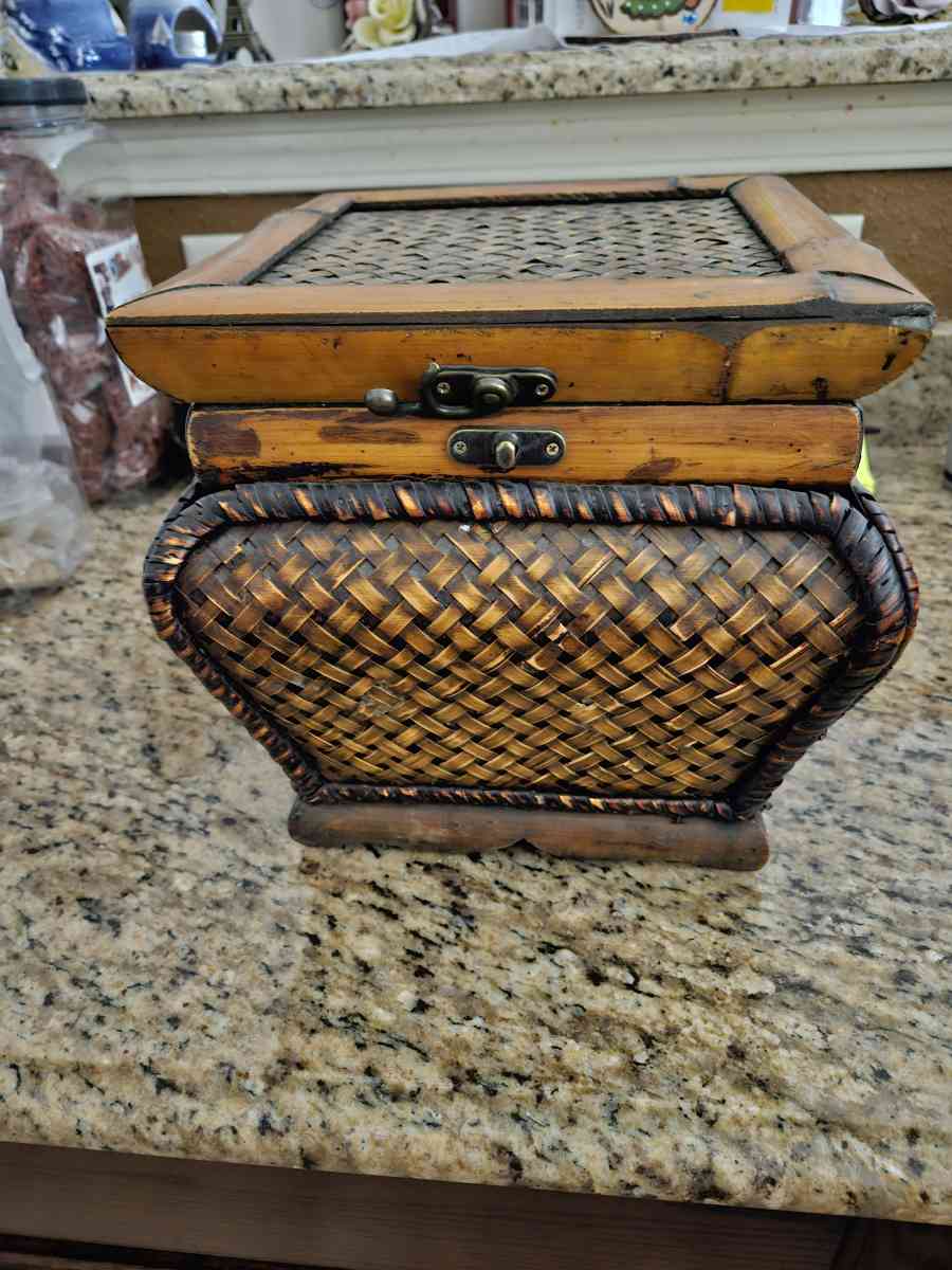 1970s Vintage Brown Woven Style Box - El Paso, Texas