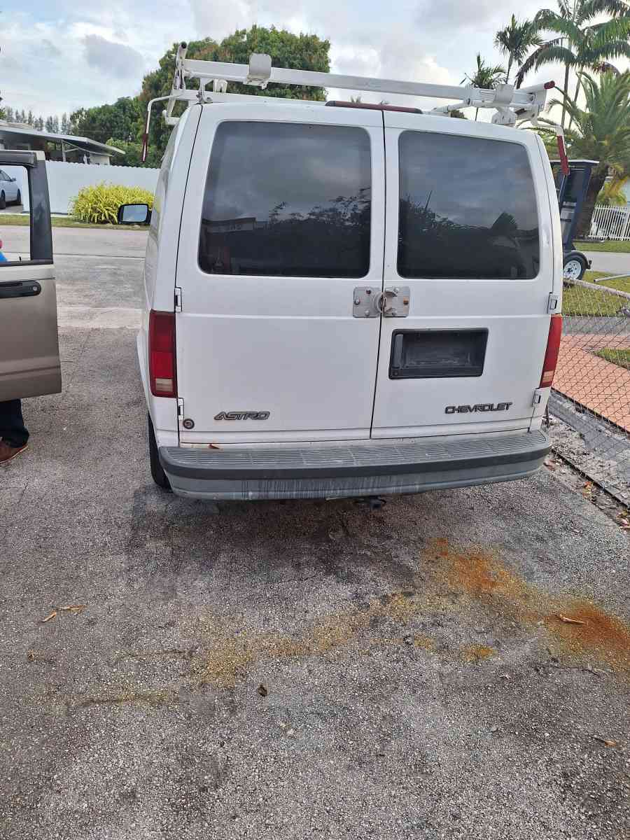 astro van 2005 - Miami, Florida - FleaMarketBay
