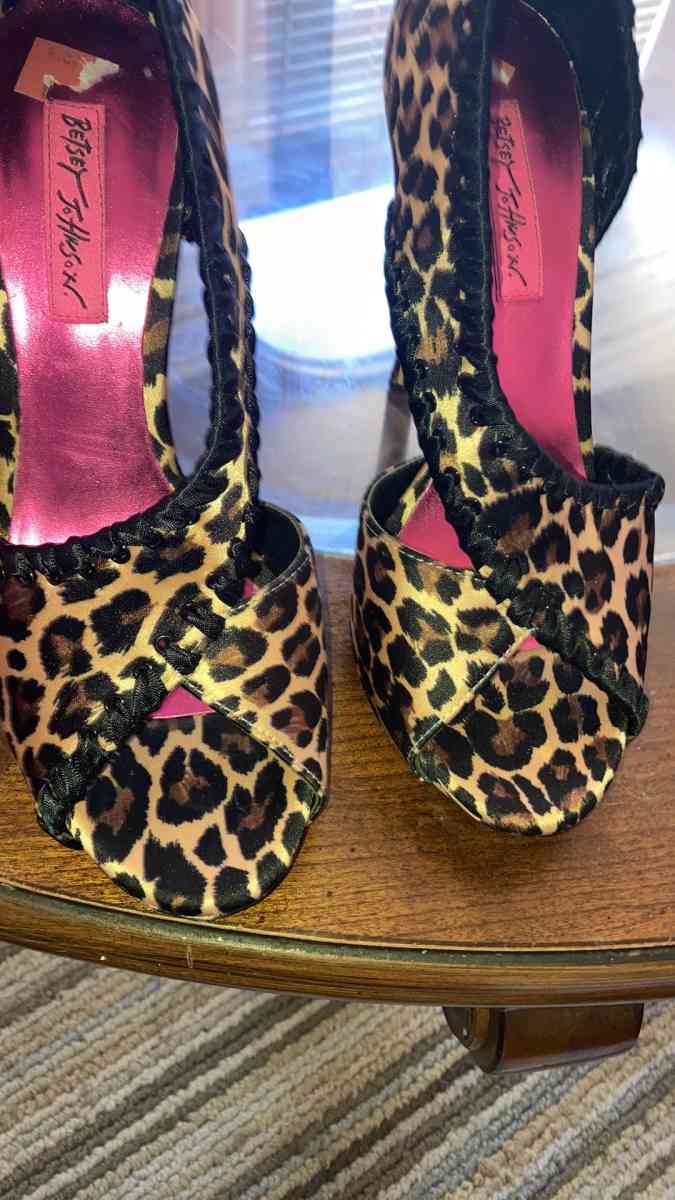 heels - Riverside, California - FleaMarketBay