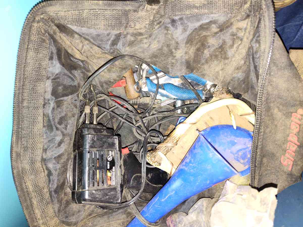 some tools and tow ropes - Shelby, Alabama - FleaMarketBay