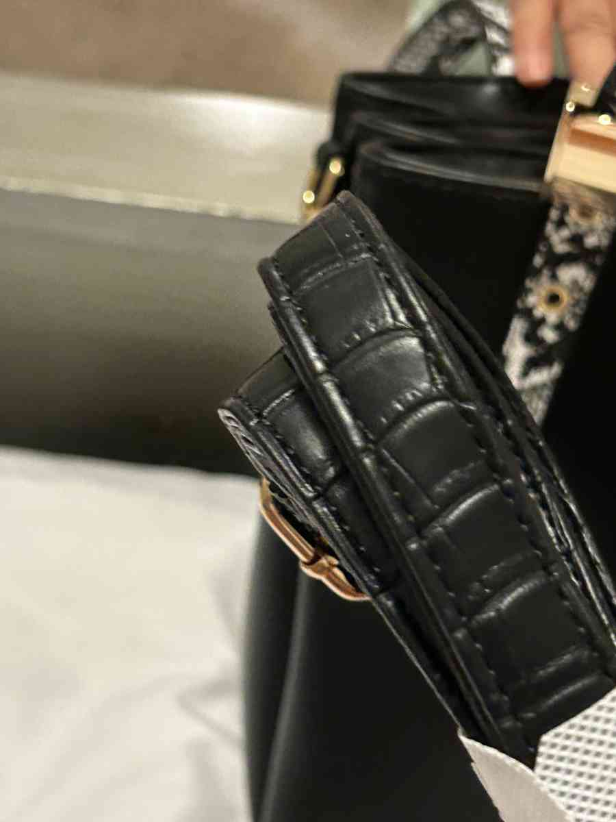 ESBEDA Black Handbag - Suwanee, Georgia - FleaMarketBay