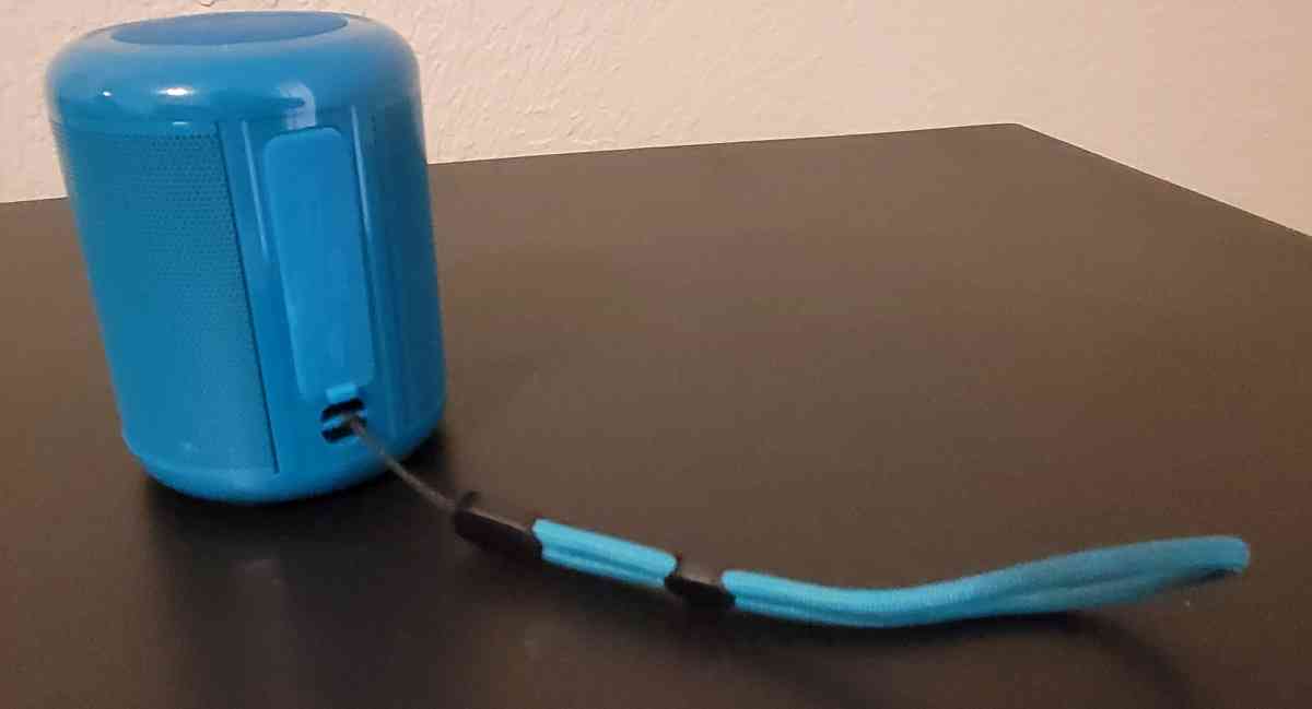 Hooked Portable Bluetooth Speaker - Euless, Texas - FleaMarketBay