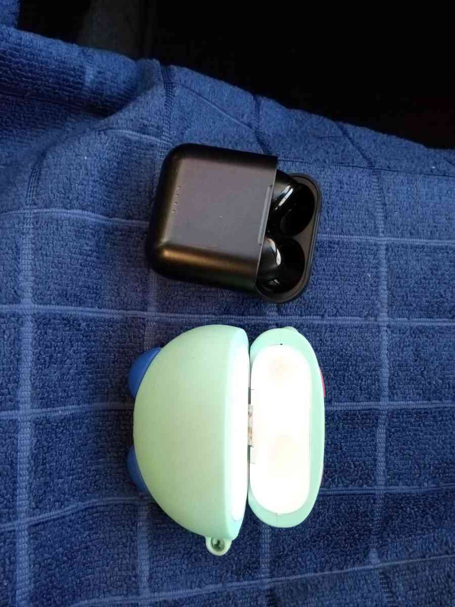 the earbuds case good sound  TOZZO Free one case - Adelanto, California - FleaMarketBay