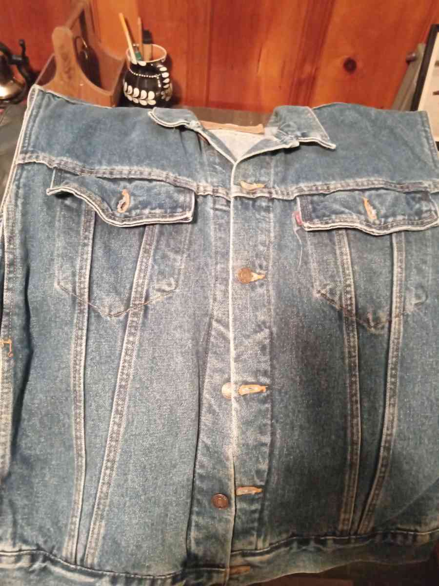 Levi vest - Allen Park, Michigan - FleaMarketBay