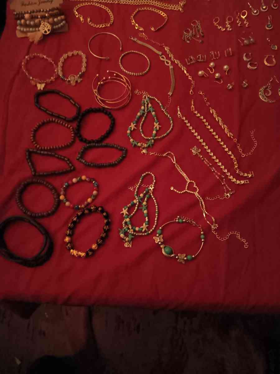 Lot of Costume Jewelry Assorted Fashion Jewelry - Ocala, Florida - FleaMarketBay
