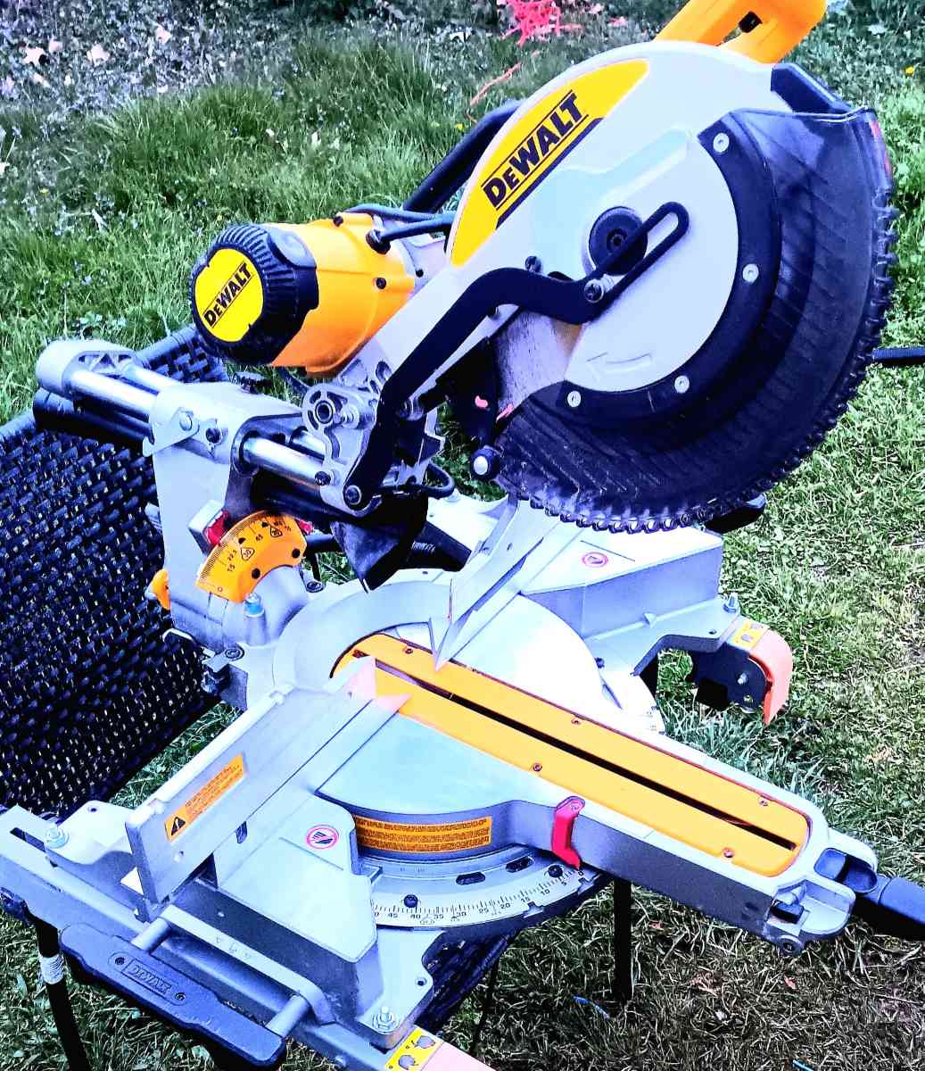 dewalt Double Bevel sliding compound miter saw - Dalton, Georgia - FleaMarketBay