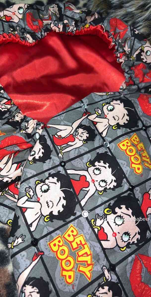 Bonnets and Pillow Cases - Columbus, Ohio - FleaMarketBay