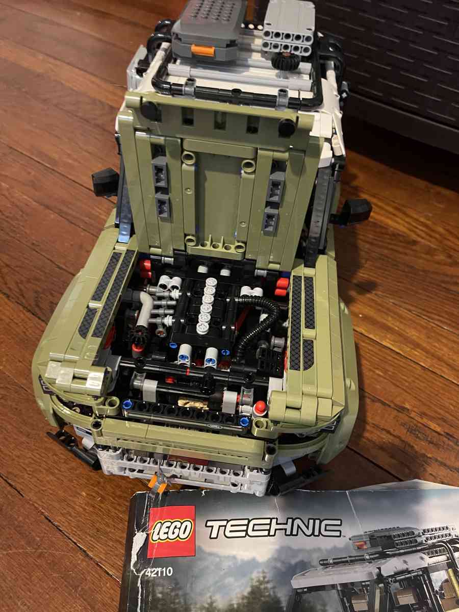 built Lego technic Land Rover defender - Lyndhurst, New Jersey - FleaMarketBay