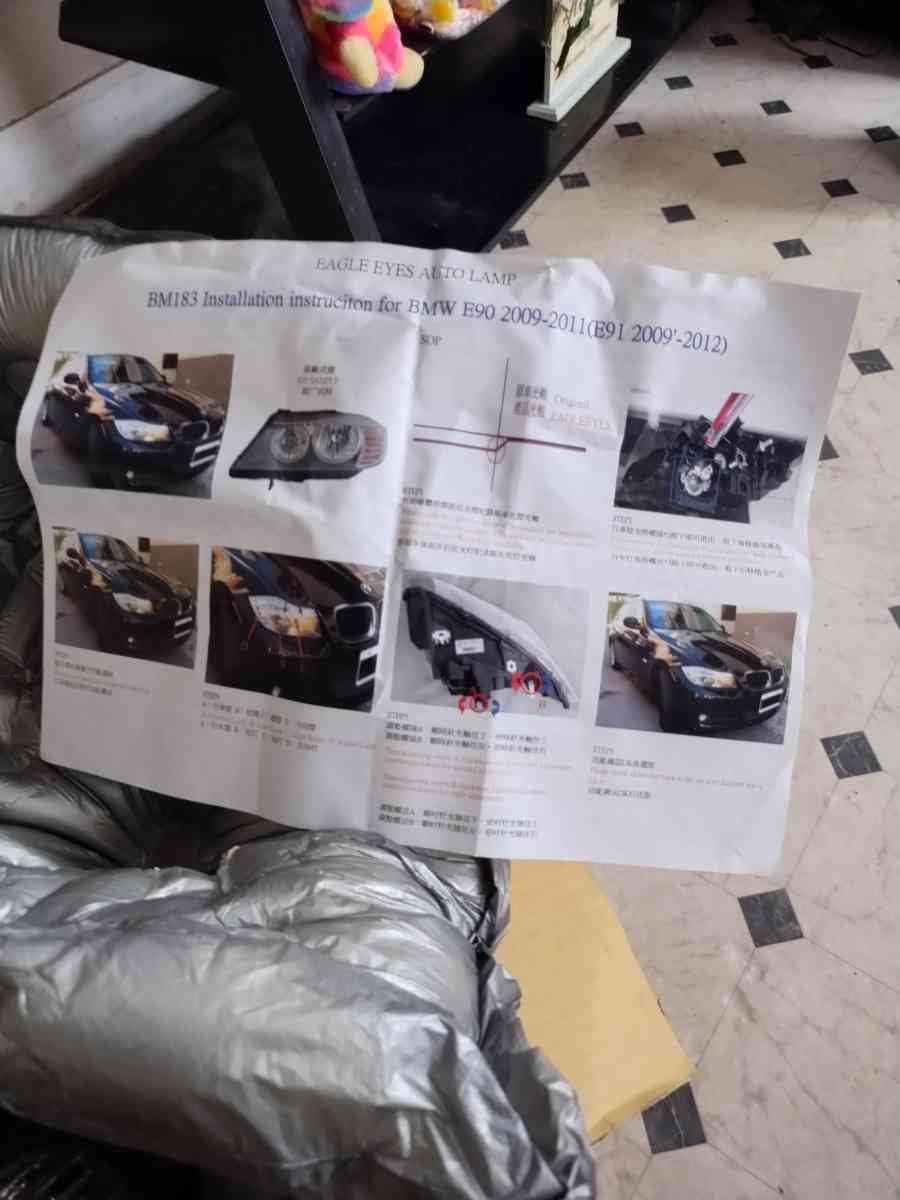 2011 BMW right side headlight - Jacksonville, Florida - FleaMarketBay