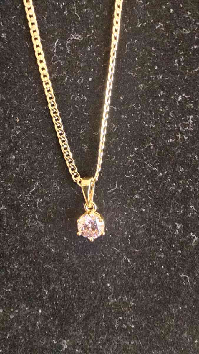 neckless with pedant - Rochester, New York - FleaMarketBay