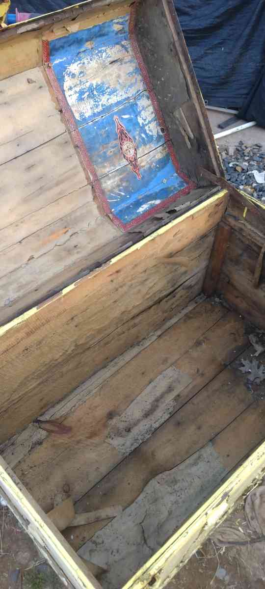 vintage old trunk - Adair, Oklahoma - FleaMarketBay