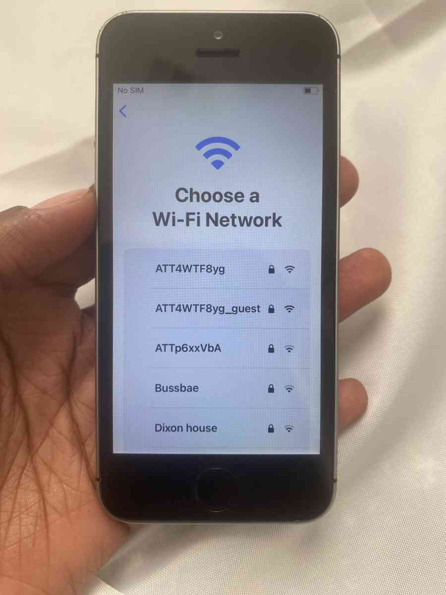 iPhone SE 64GB with iPad Air - Atlanta, Georgia - FleaMarketBay