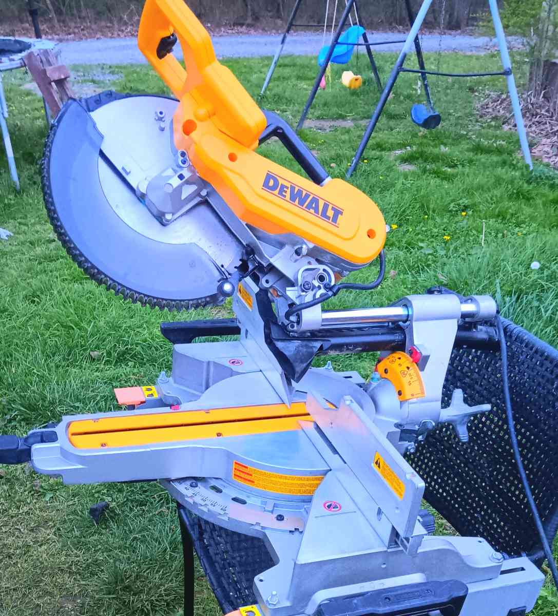 dewalt Double Bevel sliding compound miter saw - Dalton, Georgia - FleaMarketBay