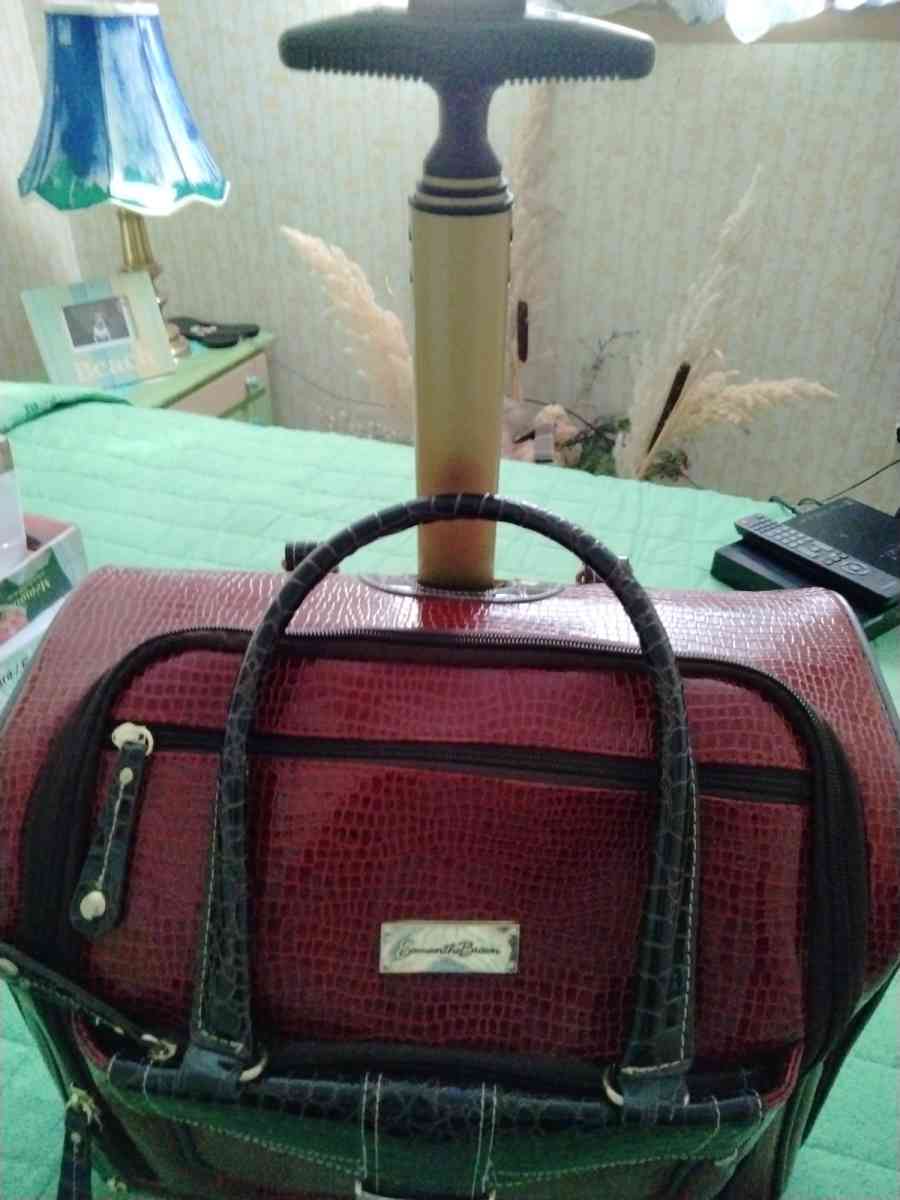 traveling suitcase - Catasauqua, Pennsylvania - FleaMarketBay