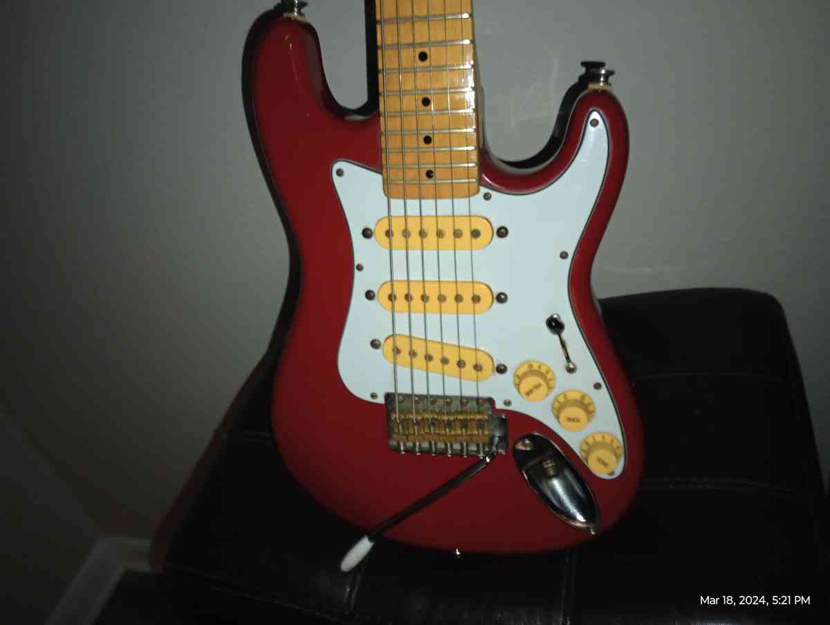 una guitarra - Converse, Texas - FleaMarketBay