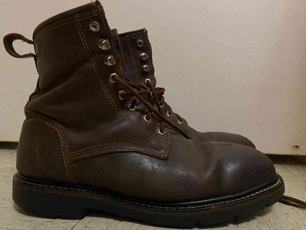 work boots - Bakersfield, California - FleaMarketBay