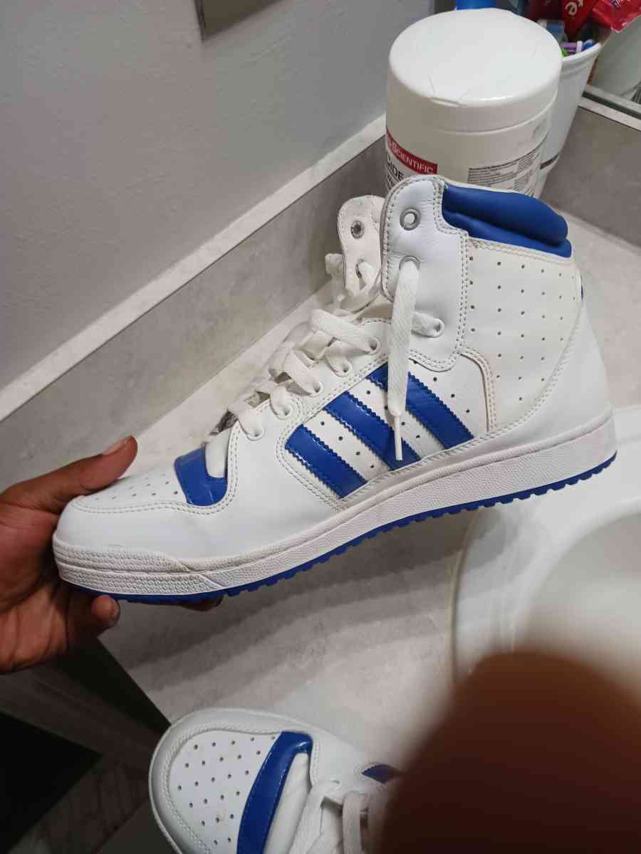 men size 10half - Roseville, Michigan