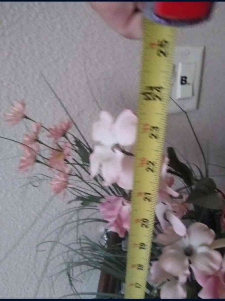 vintage 80s basket of flowers - El Paso, Texas - FleaMarketBay