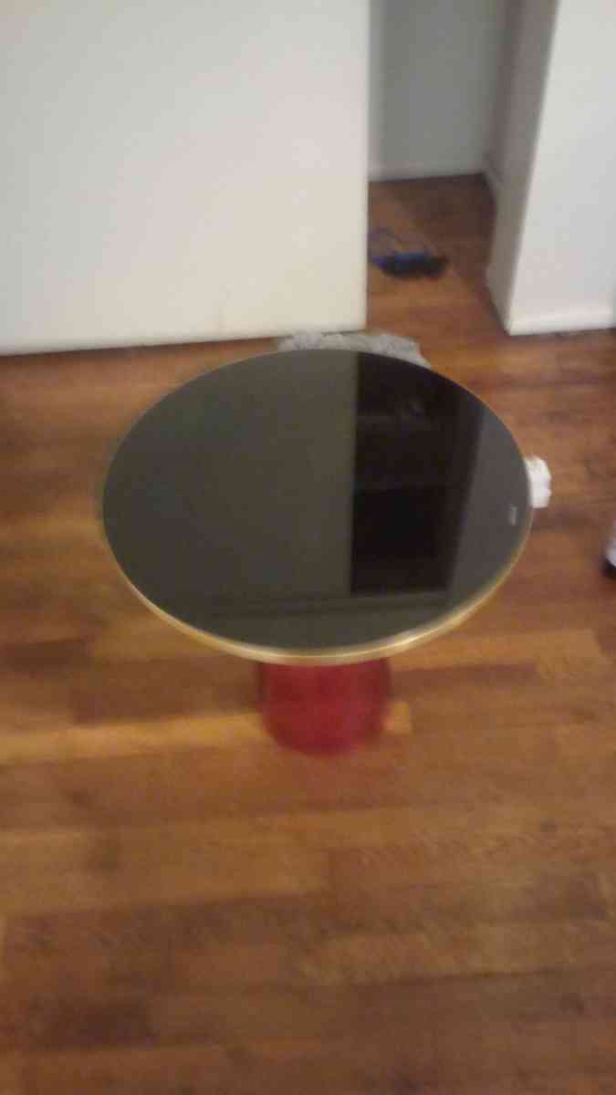 light end table and kitchen table - Cincinnati, Ohio - FleaMarketBay