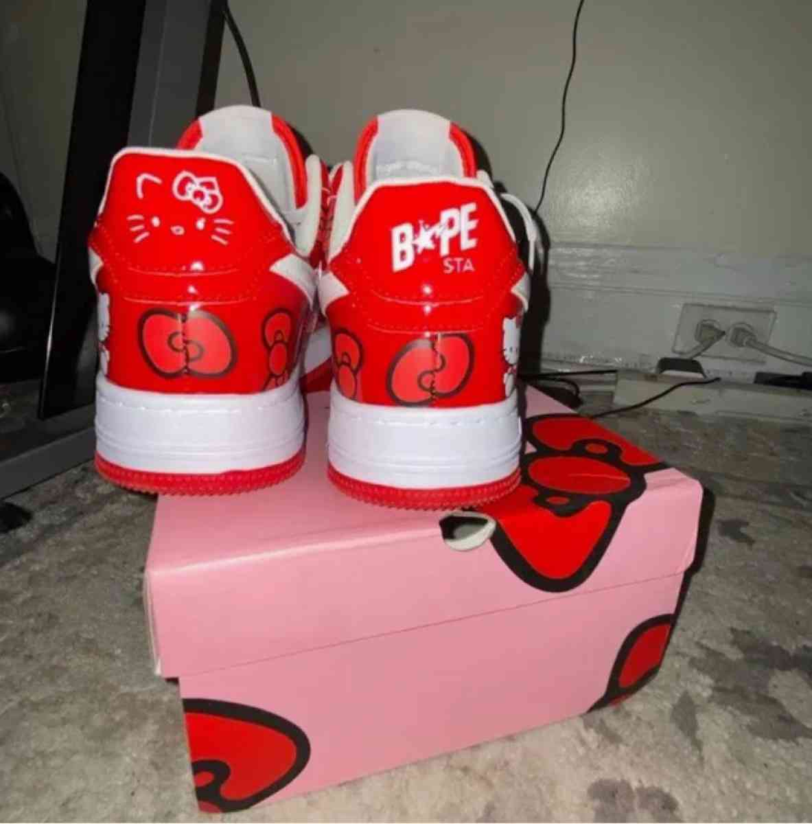 limited edition hello kitty shoes - Alicia, Arkansas - FleaMarketBay