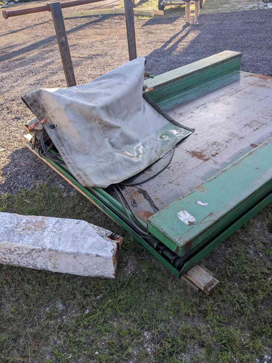 a plate lift - Myakka City, Florida