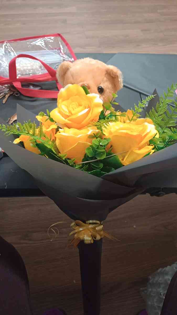 ramo rosas artificiales - Edinburg, Texas - FleaMarketBay