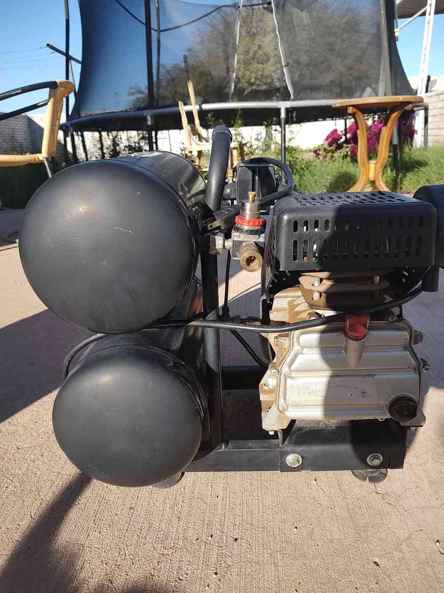 Twin tank air compressor - Arizona City, Arizona - FleaMarketBay