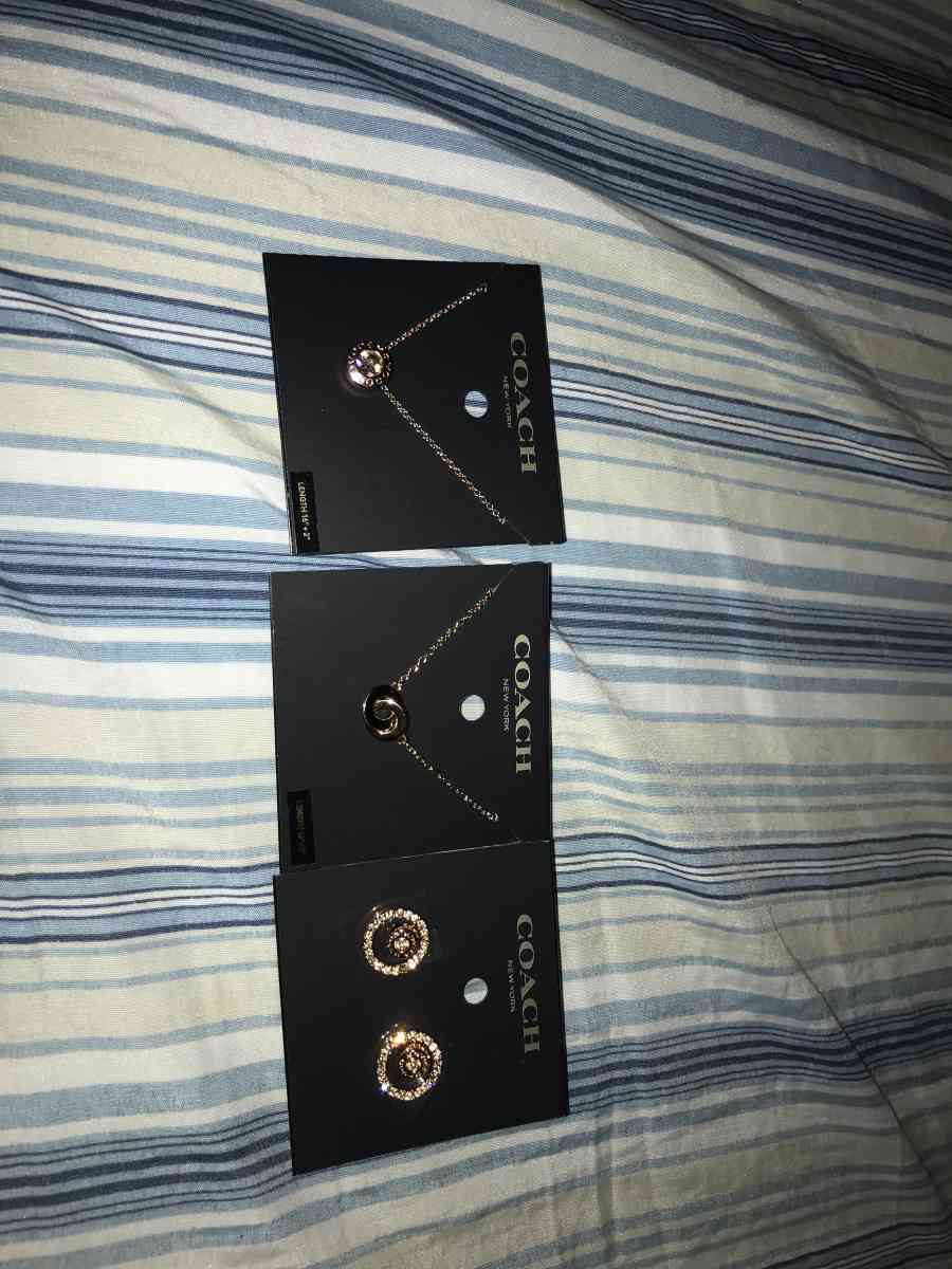 couch necklace and earrings - Mc Lean, Virginia