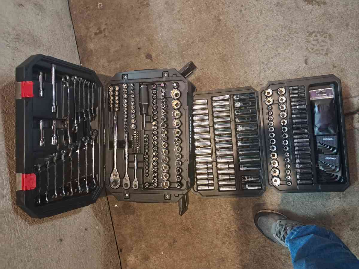 tool set - Florence, Oregon - FleaMarketBay