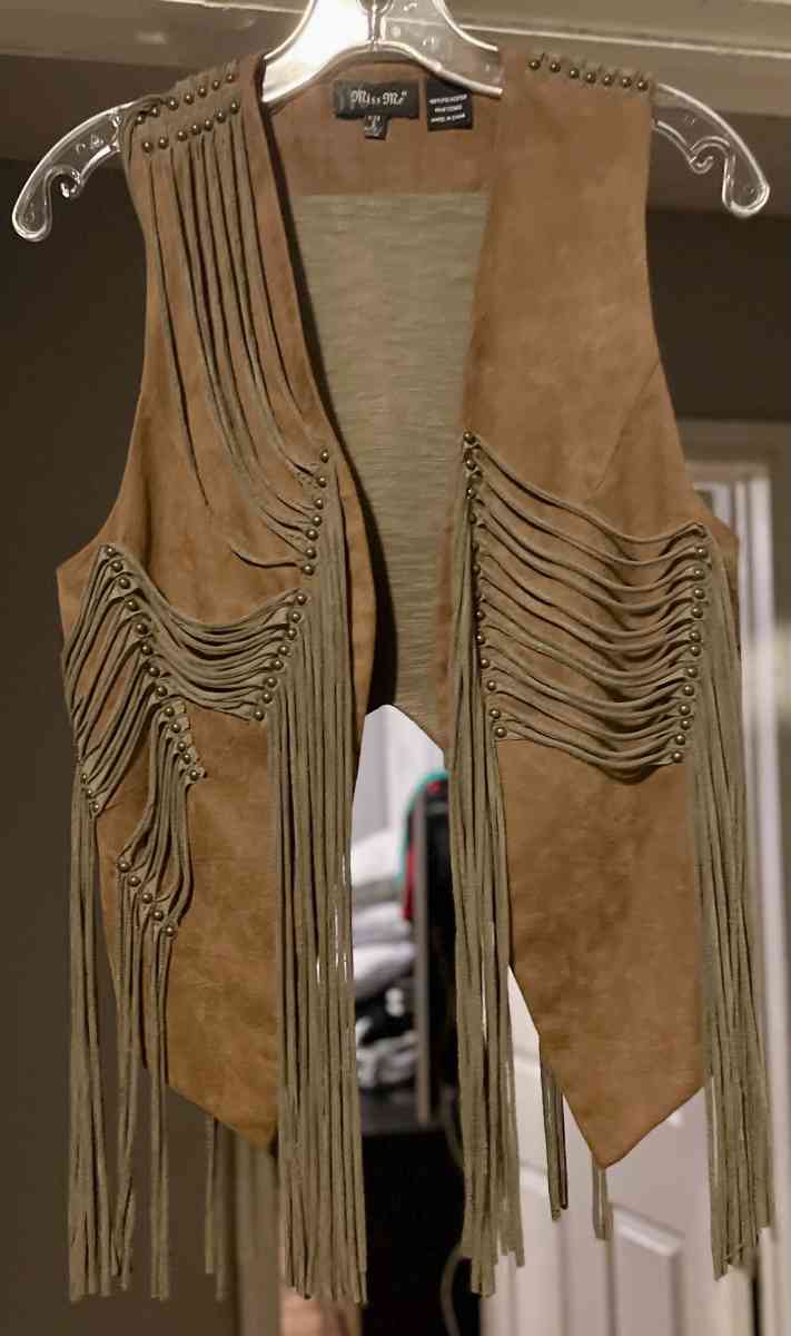 Miss Me suede vest size XS - Augusta, Kansas - FleaMarketBay