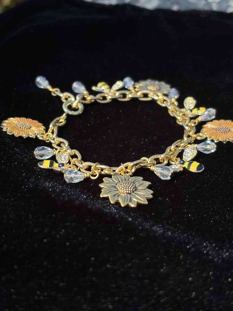 Summer time blues handmade charm bracelet - Tehachapi, California - FleaMarketBay