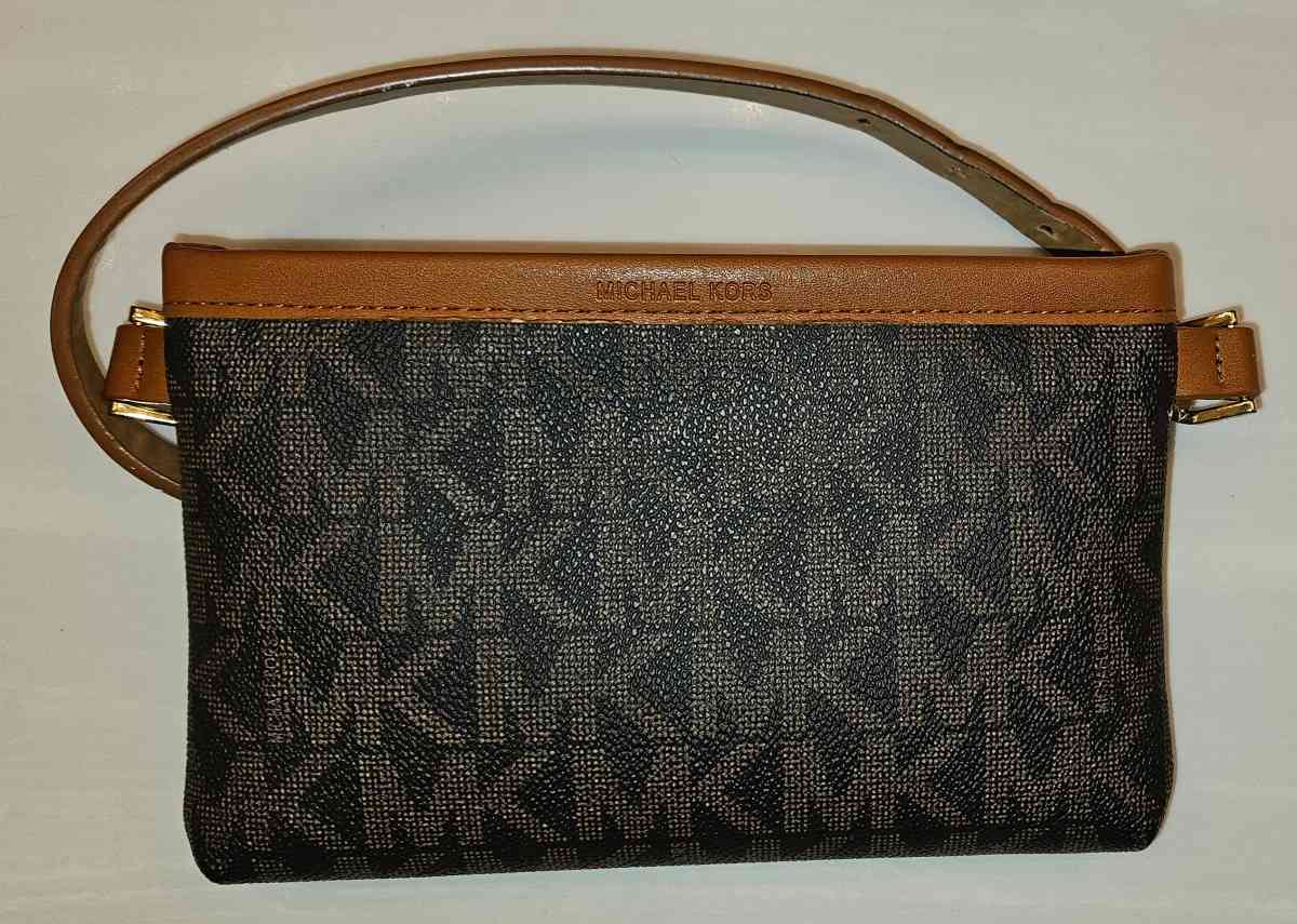 Michael Kors Fanny Pack - Houston, Texas - FleaMarketBay