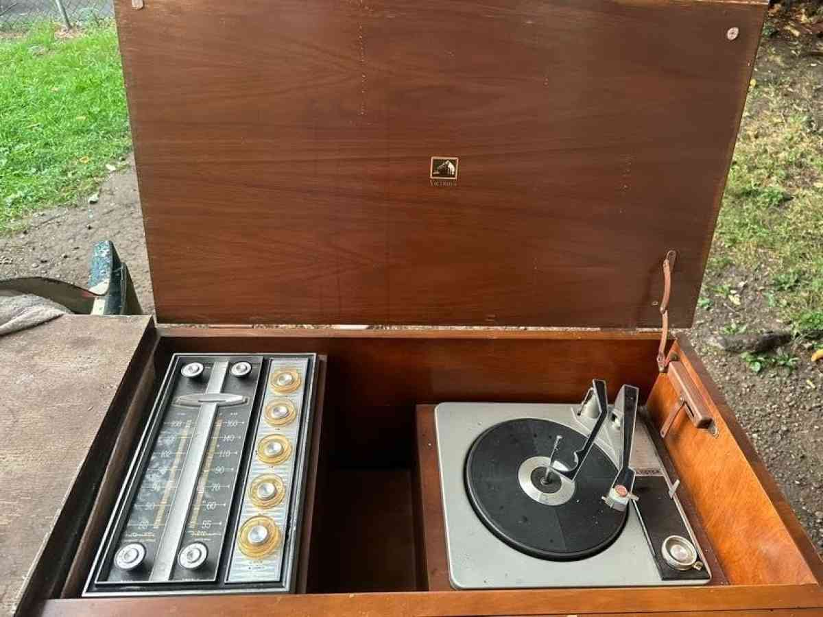 Antique 1942 Victoria Console Record Player - Mc Kees Rocks, Pennsylvania - FleaMarketBay