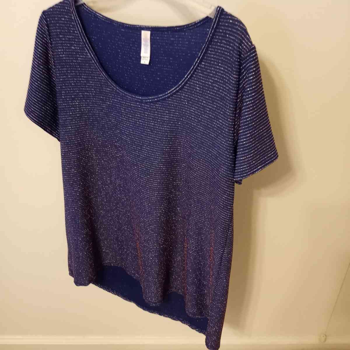 Navy Blue top with stripes - Florence, South Carolina - FleaMarketBay