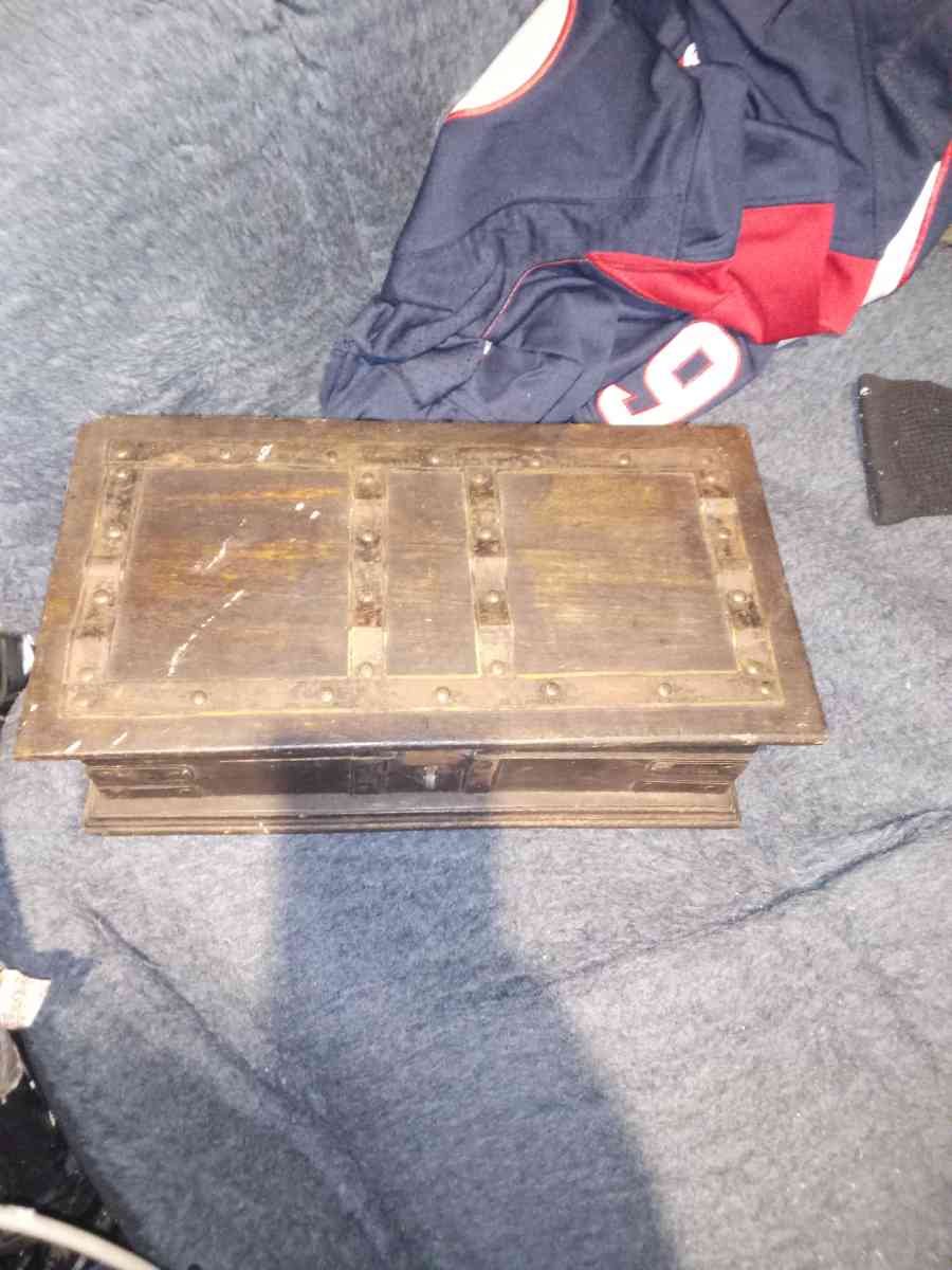 old antique box - Tampa, Florida - FleaMarketBay