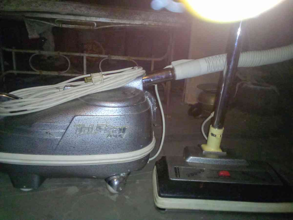 TriStar DXL vacuum from 70s - Desert Hot Springs, California - FleaMarketBay