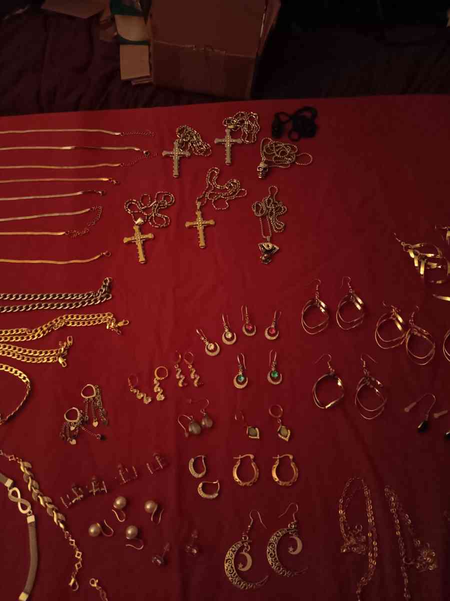 Lot of Costume Jewelry Assorted Fashion Jewelry - Ocala, Florida - FleaMarketBay
