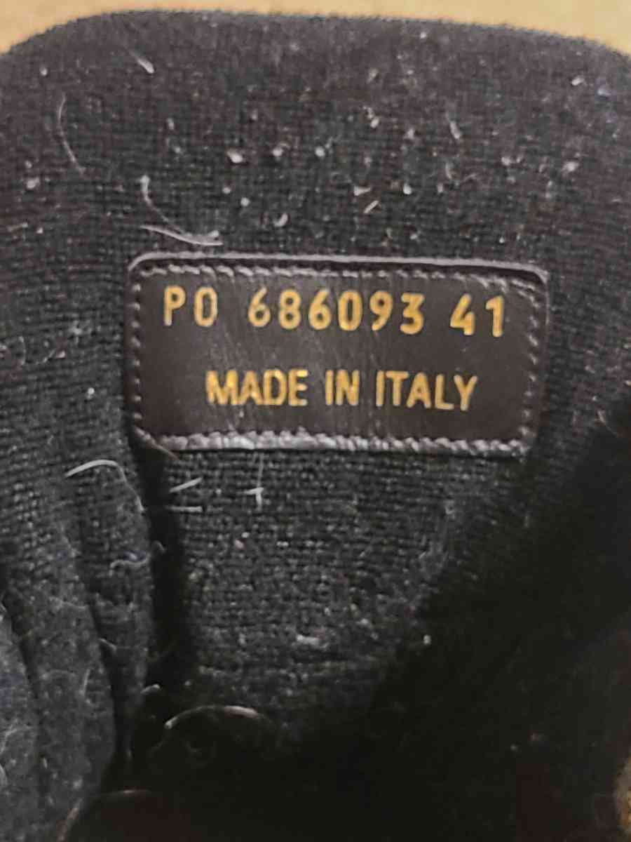 sneakers Saint Laurentiis - Eatontown, New Jersey - FleaMarketBay