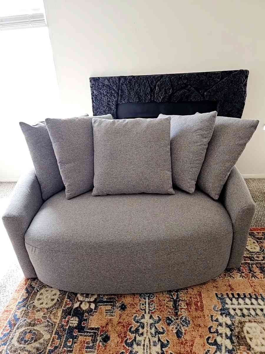 Swivel loveseat - El Paso, Texas
