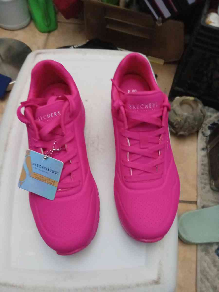 womens hot pink sketchers - Bradenton, Florida - FleaMarketBay