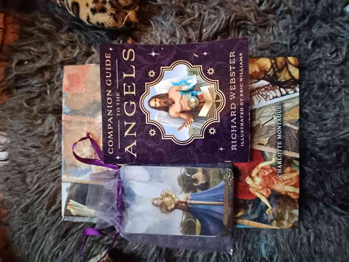 various items of home beauty and other supplies - New Albany, Indiana - FleaMarketBay