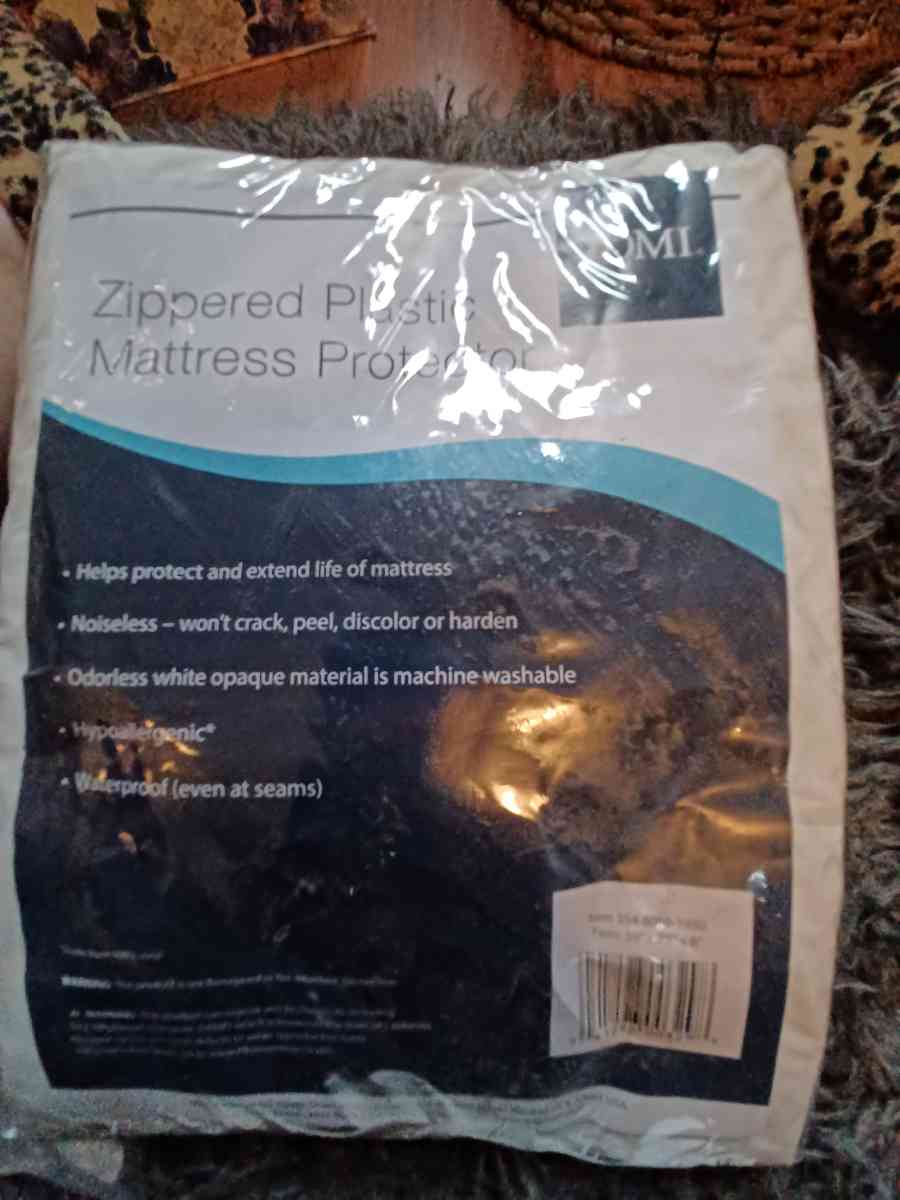 various items of home beauty and other supplies - New Albany, Indiana - FleaMarketBay