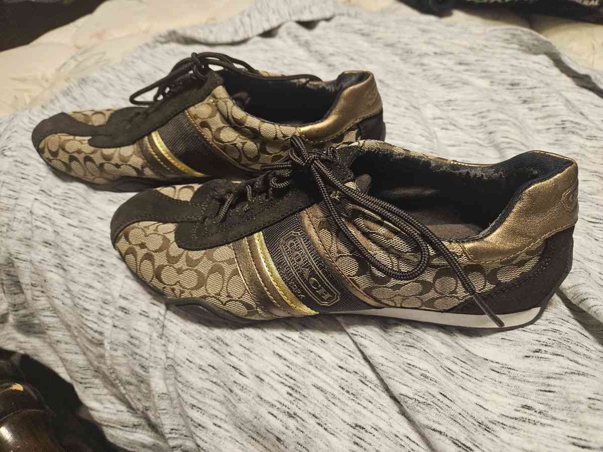 Coach womens size 10 shoes - Birmingham, Alabama - FleaMarketBay