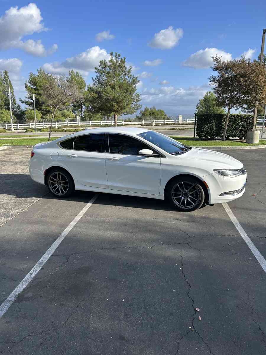 2015 Chrysler 200 - Los Angeles, California - FleaMarketBay