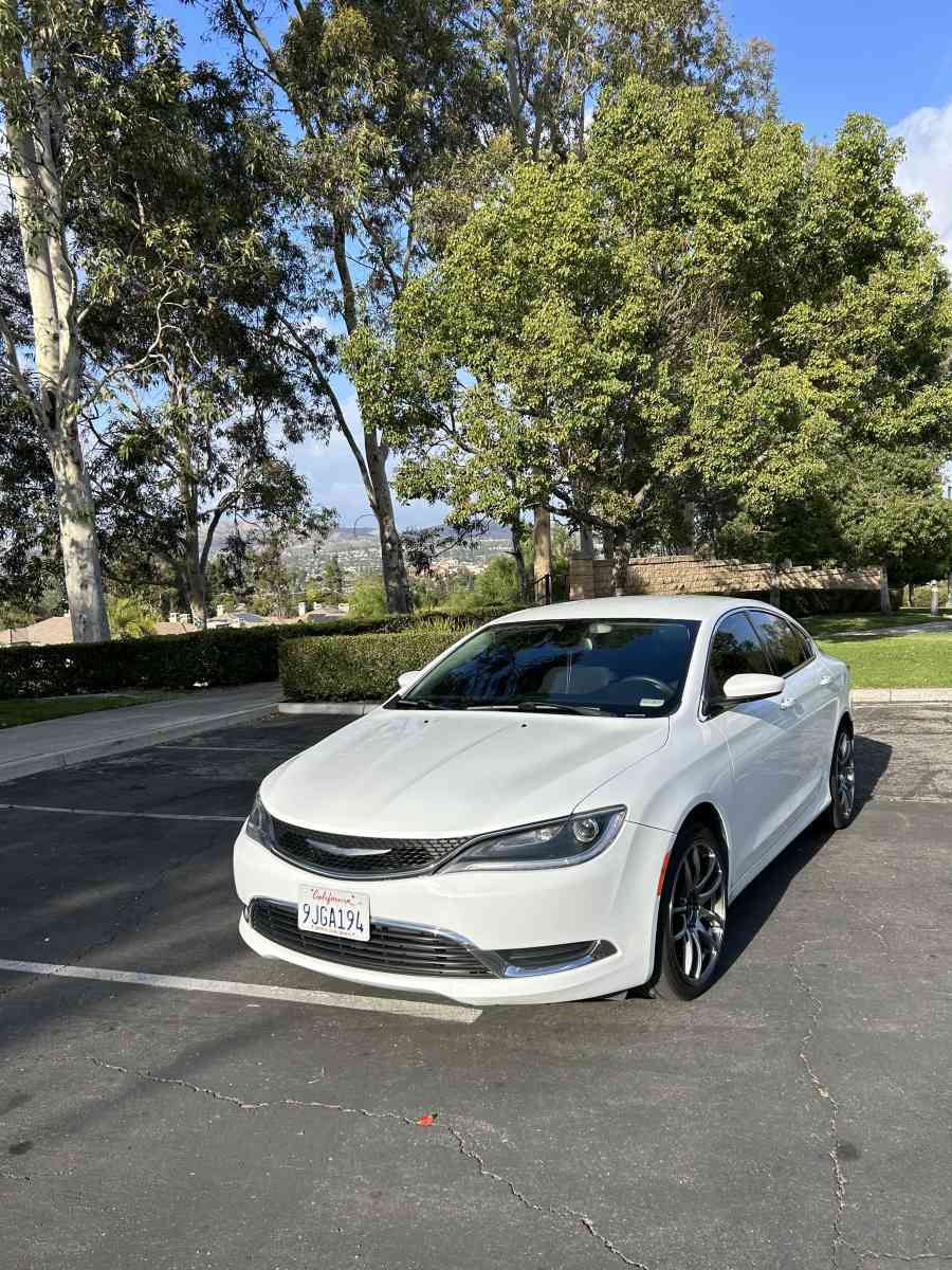 2015 Chrysler 200 - Los Angeles, California - FleaMarketBay