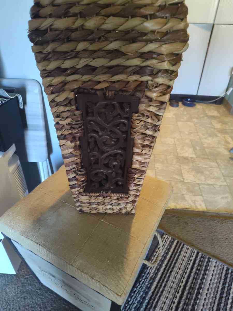 furniture piece - Albin, Wyoming - FleaMarketBay