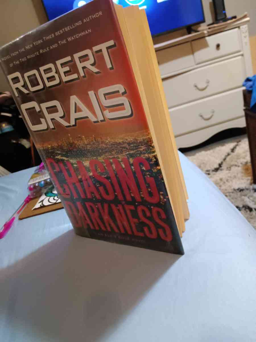 Book called Chasing Darkness by Robert  Crais - Louisville, Kentucky - FleaMarketBay